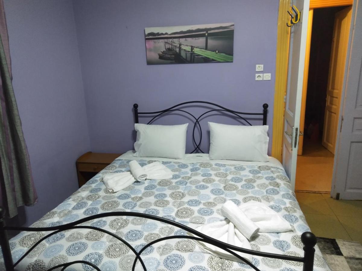 Pinguino Hostel Атина Екстериор снимка